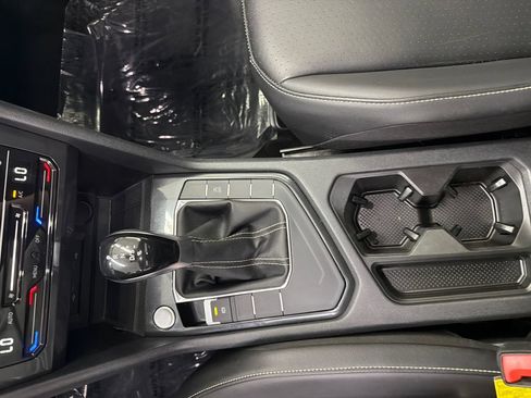 Used 2023 Volkswagen Tiguan SE w/ Panoramic Sunroof Package FWD image 31