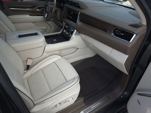 Used 2022 GMC Yukon Denali w/ Denali Ultimate Package image 50