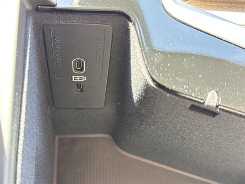 New 2026 Volvo XC60 B5 Core w/ Climate Package image 31