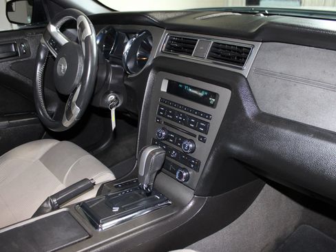 Used 2013 Ford Mustang Coupe RWD image 26