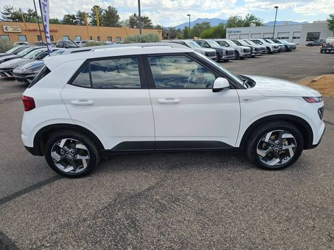 Used 2023 Hyundai Venue SEL w/ Cargo Package FWD image 7