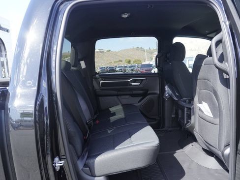 New 2026 RAM 1500 4x4 Crew Cab image 32
