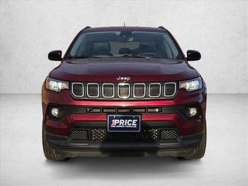 Used 2022 Jeep Compass Latitude image 2
