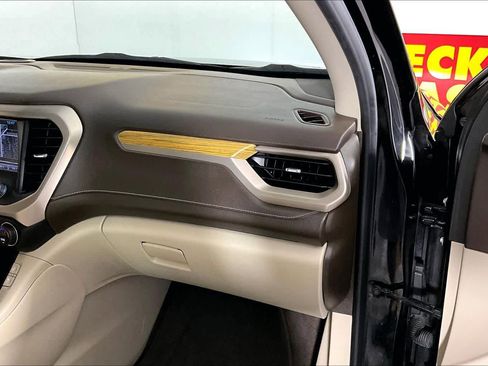 Used 2019 GMC Acadia Denali image 30