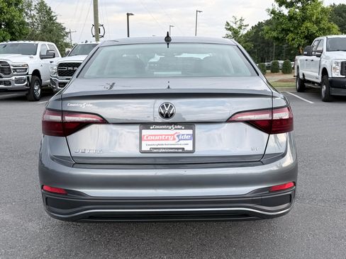 Used 2024 Volkswagen Jetta SE FWD image 8
