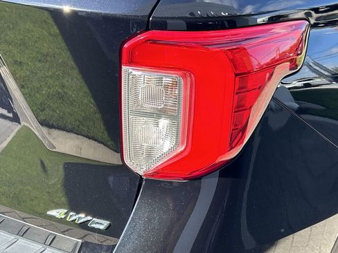 Used 2022 Ford Explorer Platinum w/ Technology Package image 8