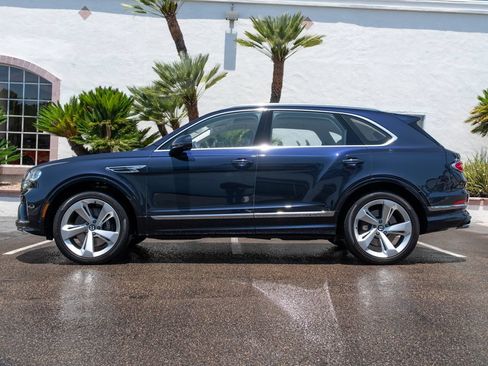 Used 2024 Bentley Bentayga AWD/4WD image 5
