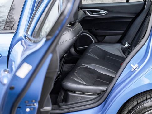 Used 2025 Alfa Romeo Giulia AWD w/ Driving Assist Package image 20