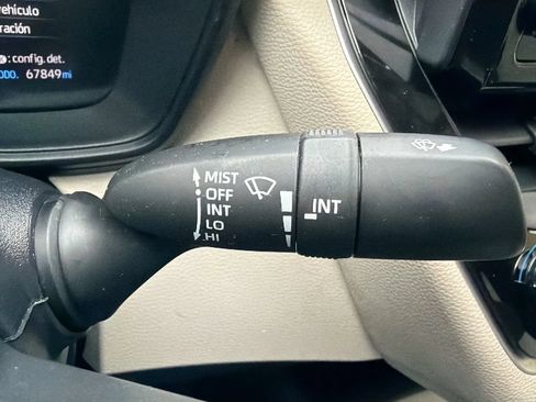 Used 2022 Toyota Corolla LE FWD image 13