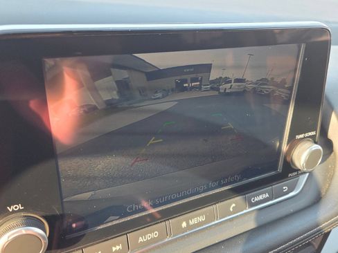 Used 2025 Nissan Rogue SV FWD image 20