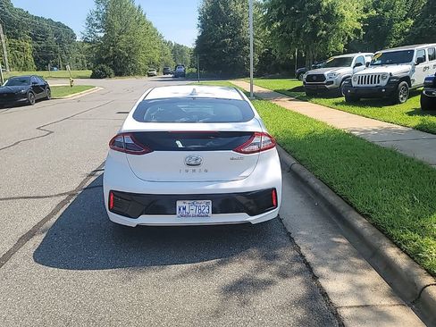 Used 2019 Hyundai Ioniq Limited FWD image 15