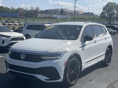 Used 2022 Volkswagen Tiguan SE R-Line image 3