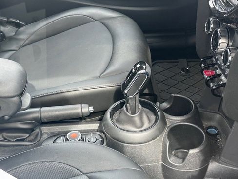 Used 2020 MINI Cooper 2-Door Hardtop image 7