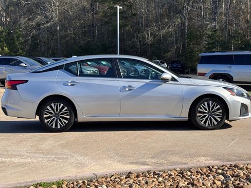 Used 2023 Nissan Altima 2.5 SV image 10