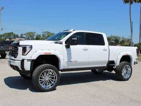 Used 2025 GMC Sierra 2500 AT4 w/ AT4 Premium Plus Package AWD/4WD image 5