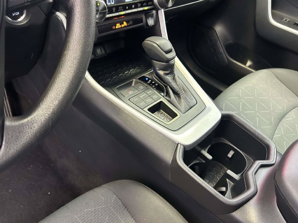 Used 2025 Toyota RAV4 XLE AWD/4WD image 19