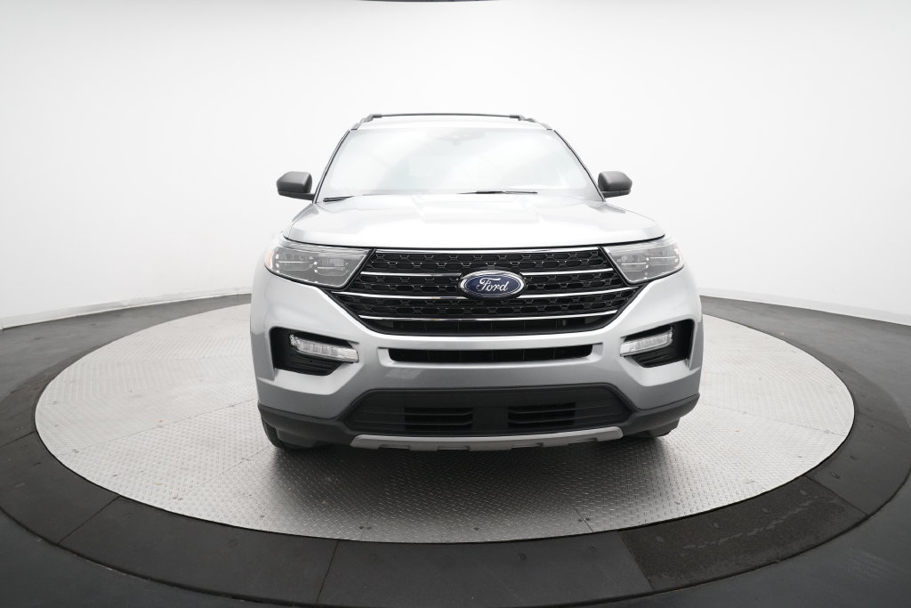 Used 2020 Ford Explorer XLT w/ Equipment Group 202A AWD/4WD image 11
