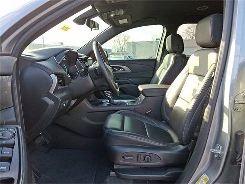 Used 2023 Chevrolet Traverse LT image 16