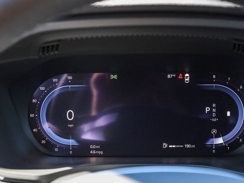 Used 2025 Volvo XC60 B5 Plus image 24