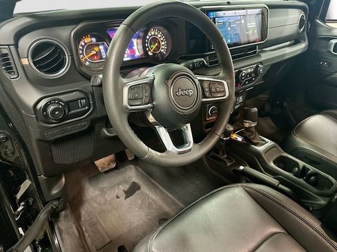 Used 2024 Jeep Wrangler Sahara w/ Technology Group image 10