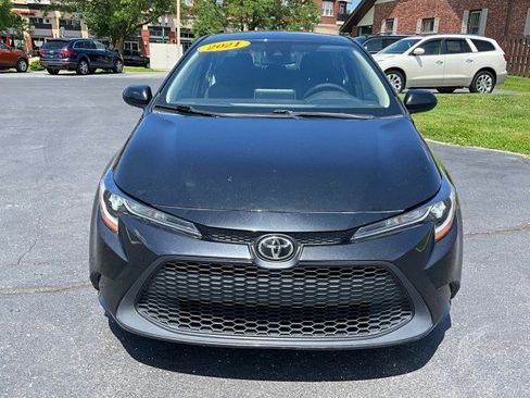 Used 2021 Toyota Corolla LE FWD image 2