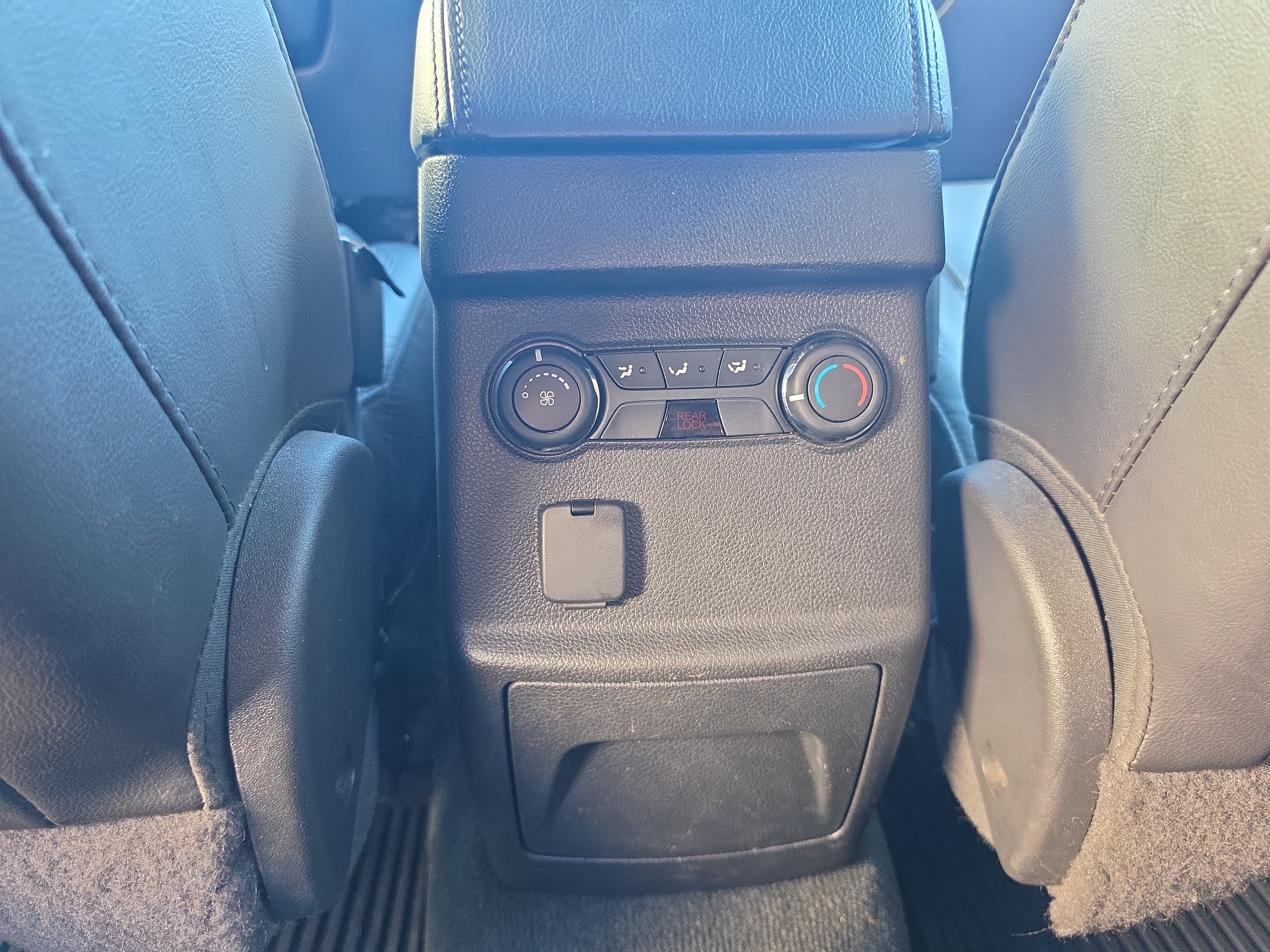 Used 2014 Ford Explorer XLT w/ Equipment Group 202A AWD/4WD image 17