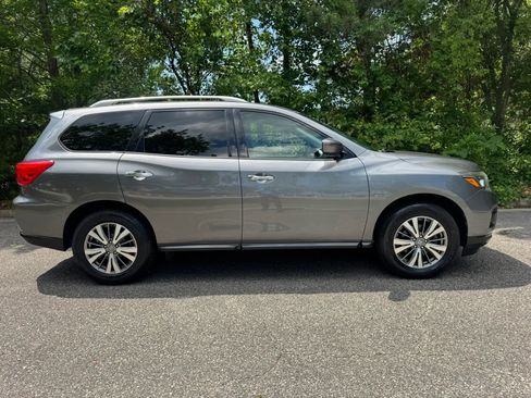 Used 2019 Nissan Pathfinder SV AWD/4WD image 3