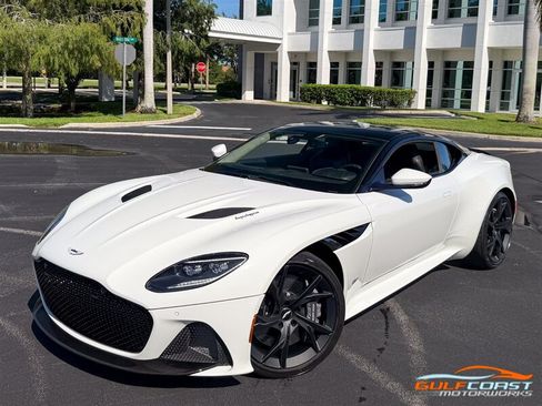 Used 2019 Aston Martin DBS Superleggera RWD image 9
