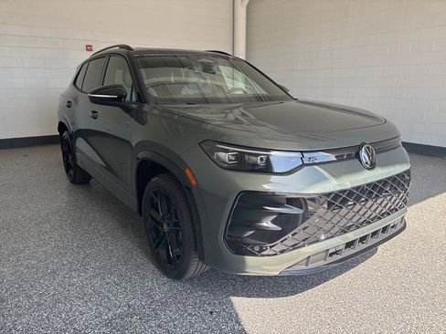 New 2026 Volkswagen Tiguan SE R-Line AWD/4WD image 8