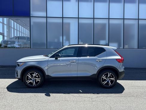 Certified 2024 Volvo XC40 B5 Core AWD/4WD image 5