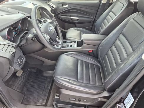 Used 2019 Ford Escape Titanium w/ U9j03 - Titanium Tow Package AWD/4WD image 12