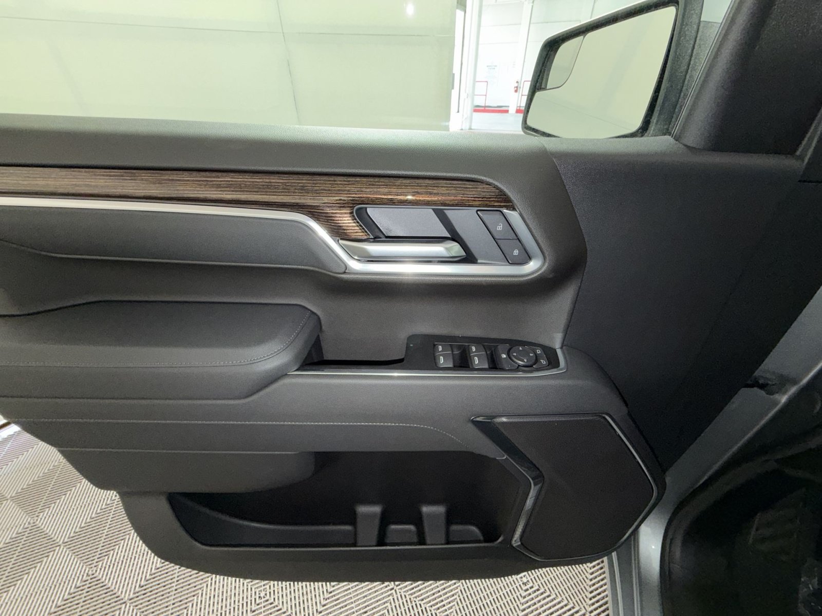 New 2026 GMC Sierra 1500 SLE w/ Preferred Package AWD/4WD image 15