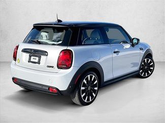 Used 2022 MINI Cooper SE video 2