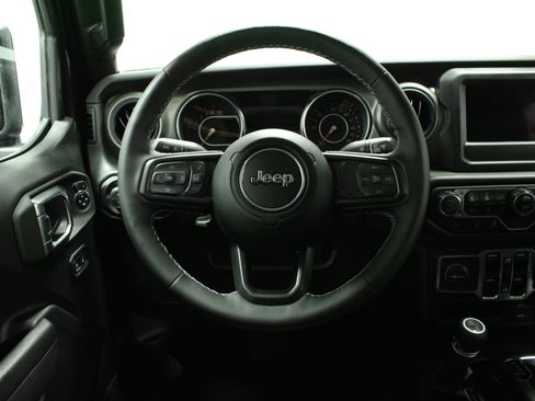 Used 2023 Jeep Gladiator Sport image 22