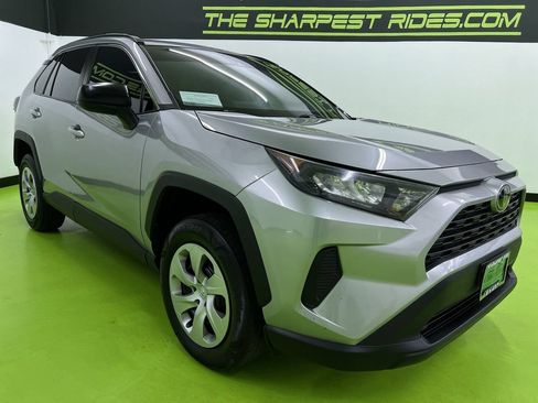 Used 2021 Toyota RAV4 LE FWD image 2