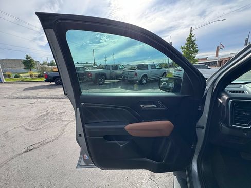 Used 2023 GMC Canyon AT4 w/ AT4 Premium Package AWD/4WD image 16