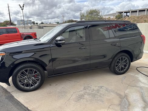 New 2025 Ford Expedition Platinum w/ Stealth Performance Package image 4
