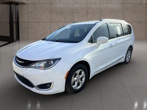 Used 2017 Chrysler Pacifica Touring-L Plus FWD image 7