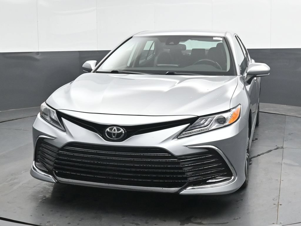 Used 2021 Toyota Camry XLE FWD image 6