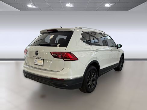 Certified 2024 Volkswagen Tiguan SE FWD image 9