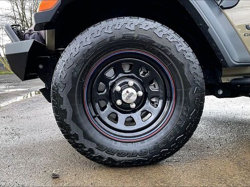 Used 2020 Jeep Gladiator Sport w/ Quick Order Package 24S image 12