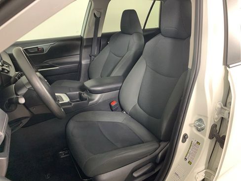 Used 2024 Toyota RAV4 LE image 27