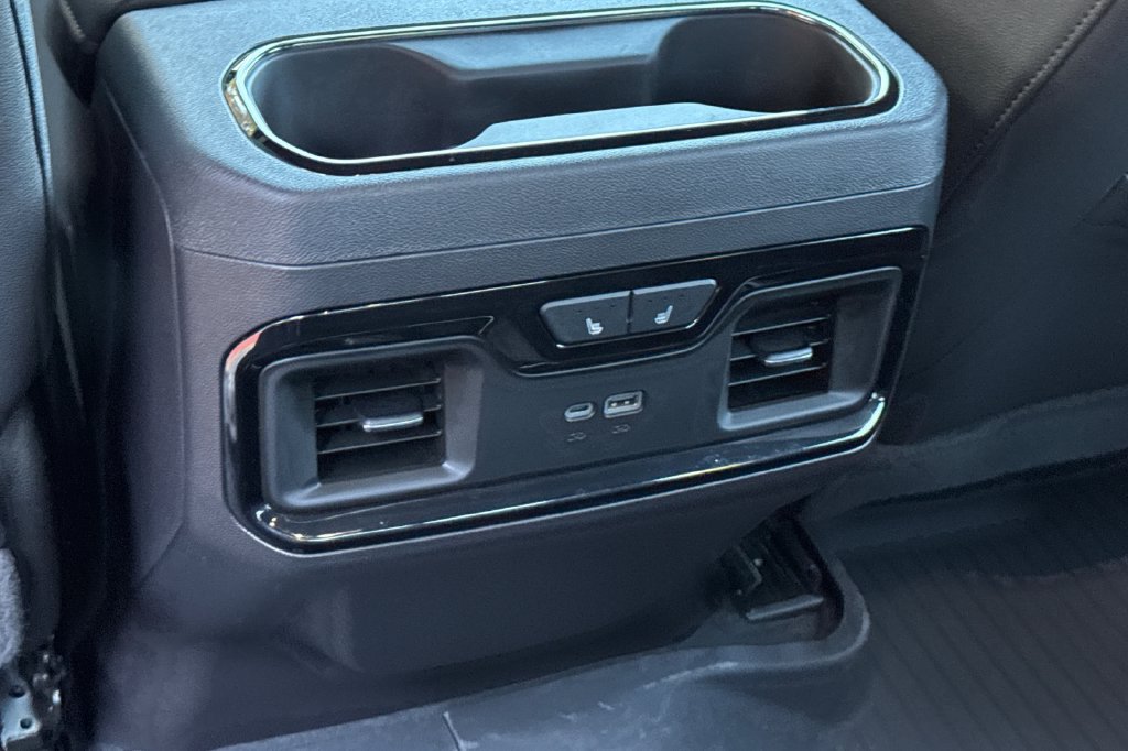 Used 2024 GMC Sierra 1500 AT4 w/ Technology Package AWD/4WD image 14