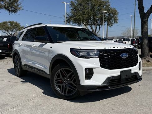 Used 2025 Ford Explorer ST-Line w/ Premium Package RWD image 2