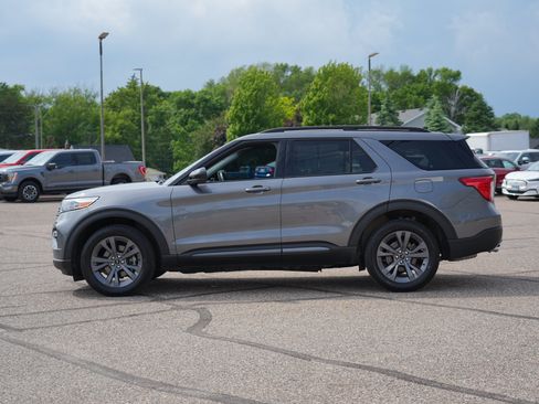 Used 2023 Ford Explorer XLT w/ Equipment Group 202A AWD/4WD image 7
