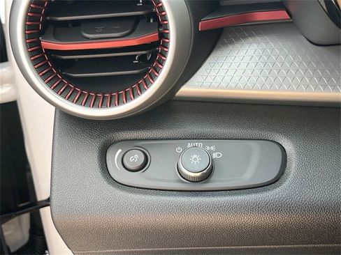 Used 2025 Chevrolet Trax RS w/ Driver Confidence Package image 16