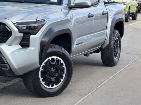 Certified 2024 Toyota Tacoma TRD Off-Road image 2