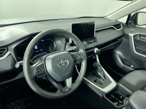 Used 2025 Toyota RAV4 XLE image 25