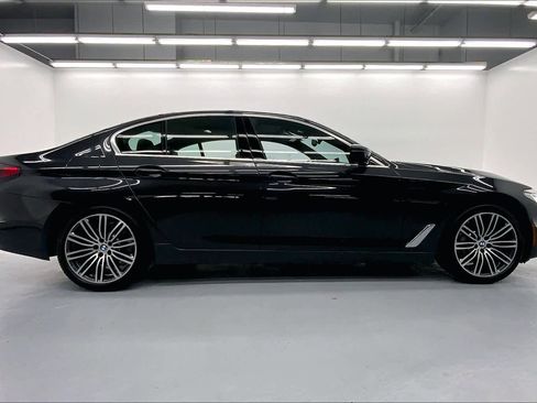 Used 2021 BMW 530e w/ Premium Package image 5