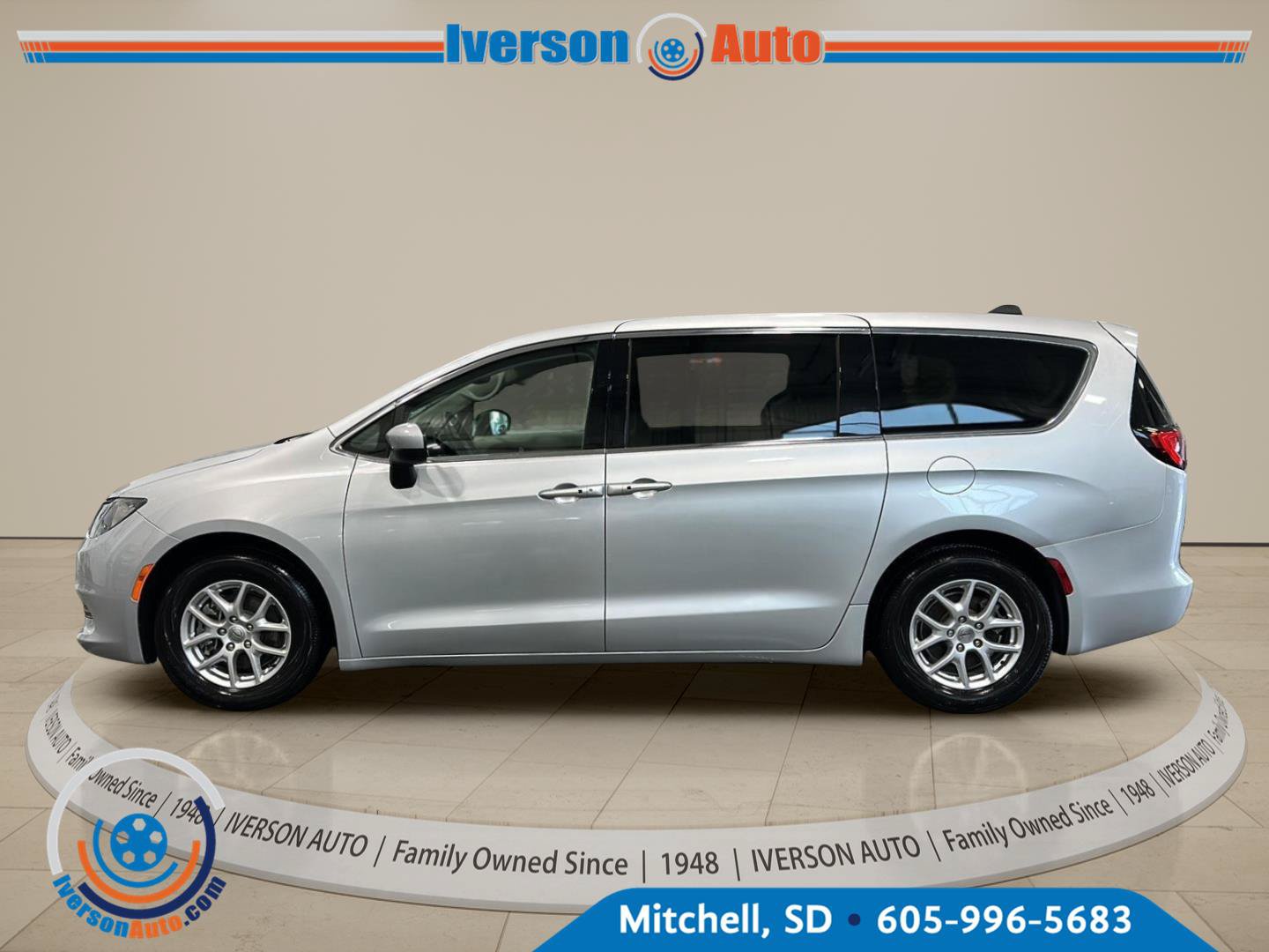 Used 2023 Chrysler Voyager LX FWD image 4